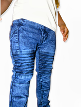 Load image into Gallery viewer, Thread Light Jeans
